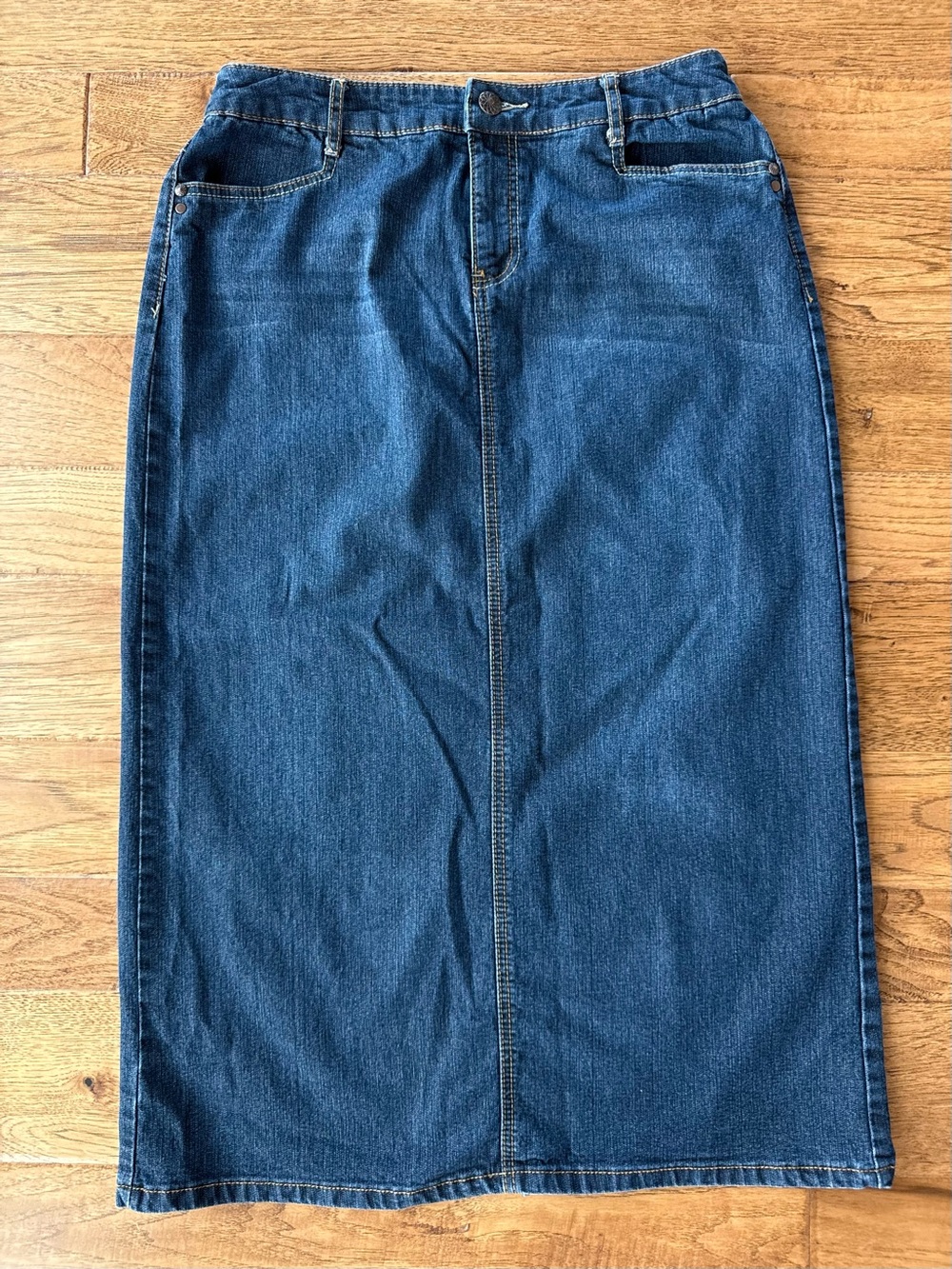 Christopher & Banks Straight Denim Skirt in Blue size 8. Zipper back pockets.